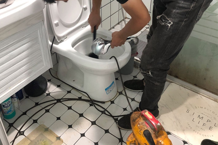 合江马桶堵塞自己疏通还是找师傅？专业上门服务让你省时更省心